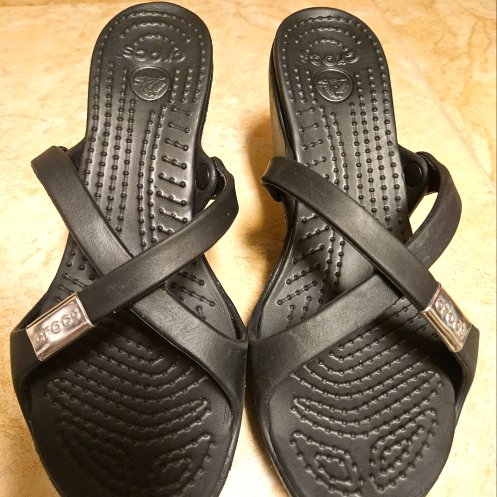 Crocs Womens Black Cyprus Chunky Heels Strappy Sandals Size 7  Open Toe Comfort